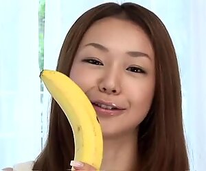 Serina Hayakawa senang dengan bibir hangatnya