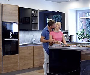 Newlyweds Lovita Fate & Pal Shag în bucătărieReport acest videoclip