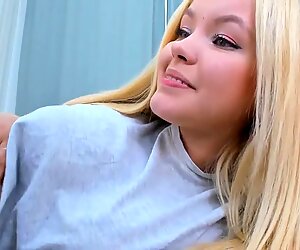 Gorgeous Blonde in Cam Show part 1
