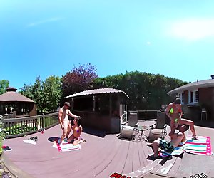 Pornô de 3 vias - vr group orgia pela piscina no público 360
