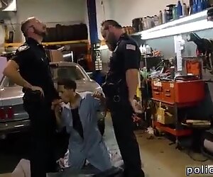 Cops kont neuken jonge tiener en hete naakte politie mannen film