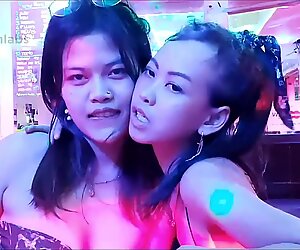 Thaiföldi pattaya bargirls francia csók (2020. október 10., pattaya)