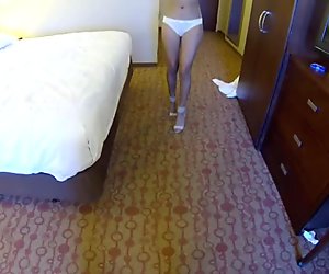 Habitación de hotel espía gafas cogida
