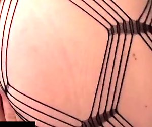このビンテージポルノ動画でマギーグリンのファックを完全に描いた！