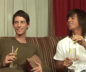 Три латински хомосексуални младежи шибани