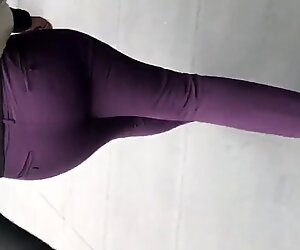 大きなおっぱい熟女紫色ドレスパンツ