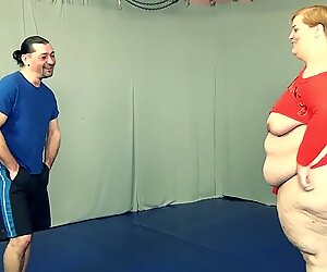 Tall Russian plumper with enormous arse with cellulites gets dick down by little guy