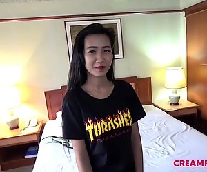 Japans man creampiet thaise meisje in niet-gecensureerd sex video