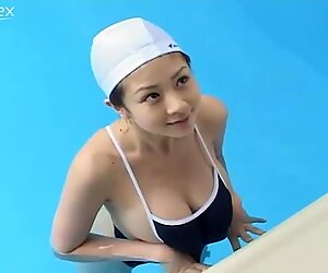 Erotisk baddräkt på en ung asiatisk sötnos.